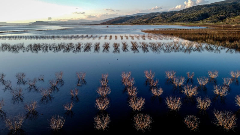 Κάρλα: Τριπλασιάστηκε σε μέγεθος της λίμνης μετά τις πλημμύρες...VIDEO
