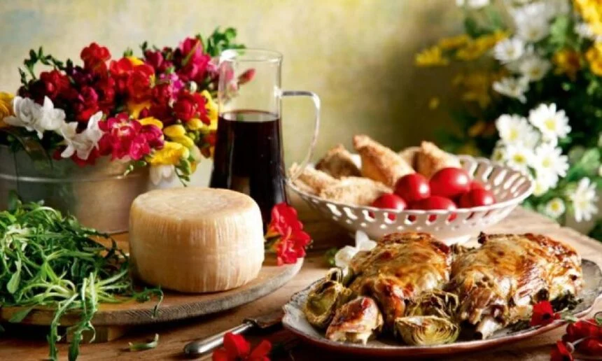 Τι απαγορεύεται να φάει ο σκύλος από το γιορτινό τραπέζι του Πάσχα