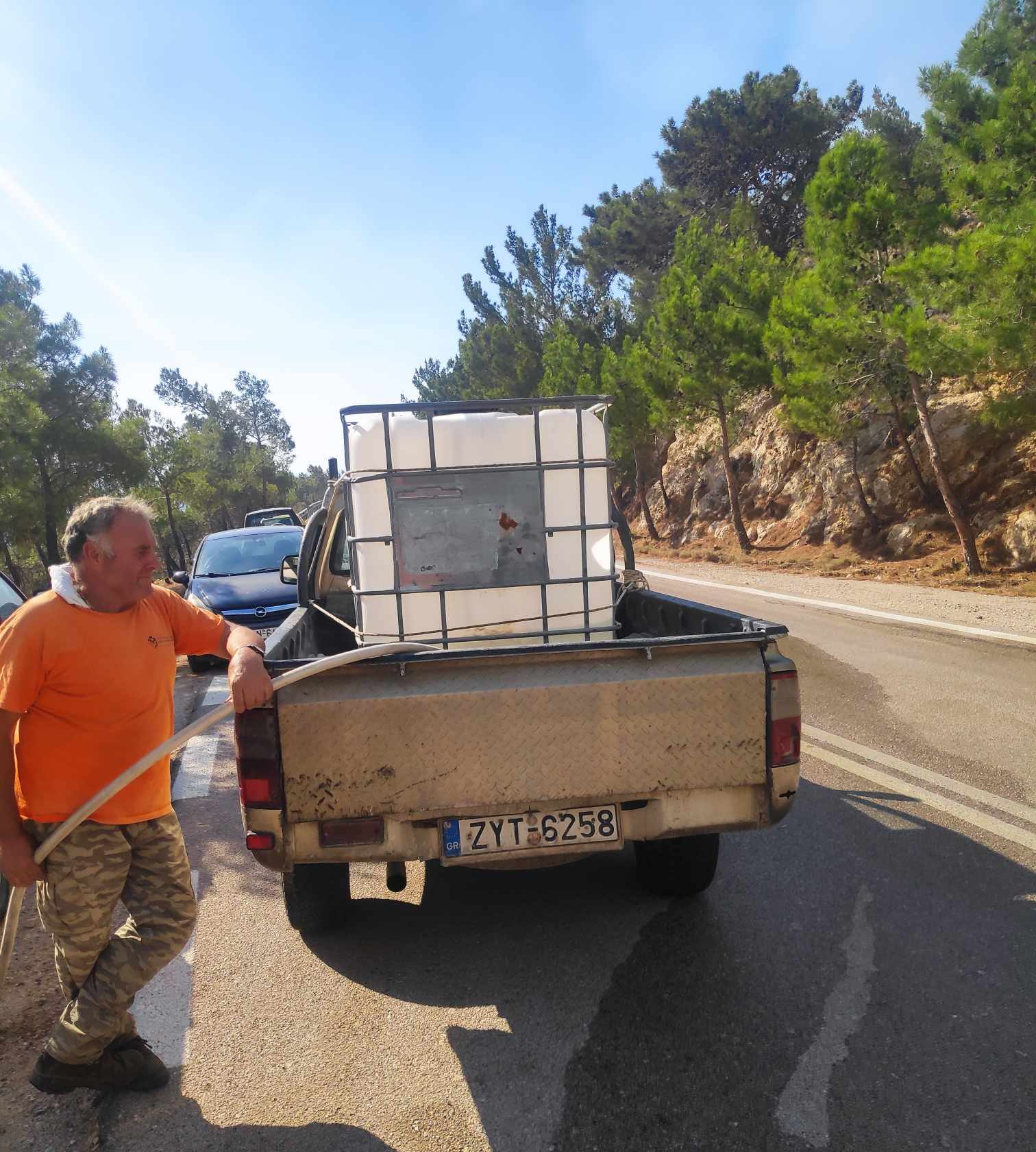 Οι κυνηγοί της Χίου στη μάχη της φωτιάς στη Σιδηρούντα