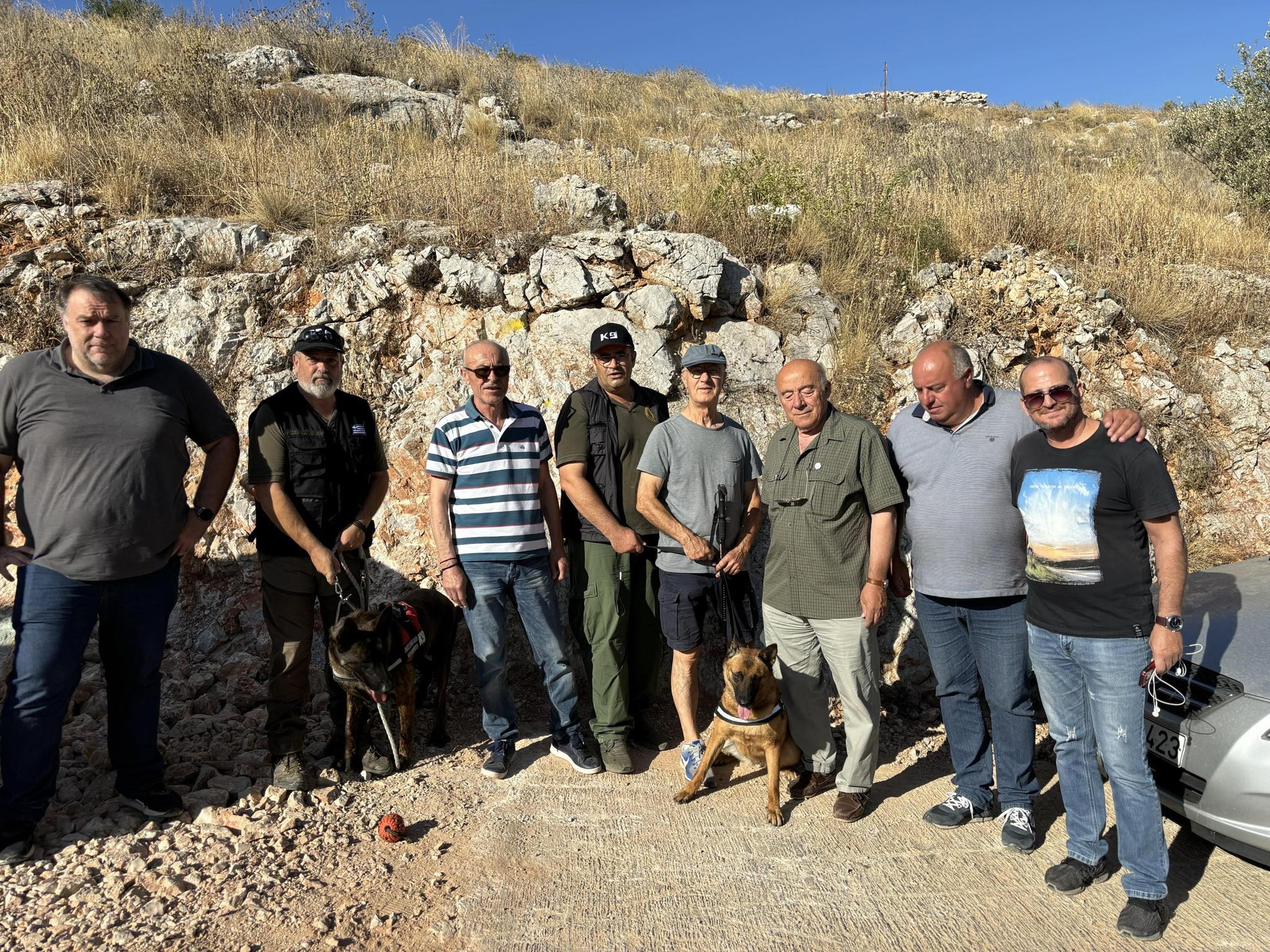 Φόλες : Οι εκπαιδευμένοι σκύλοι της Γ' ΚΟΠ στο Σχιστό