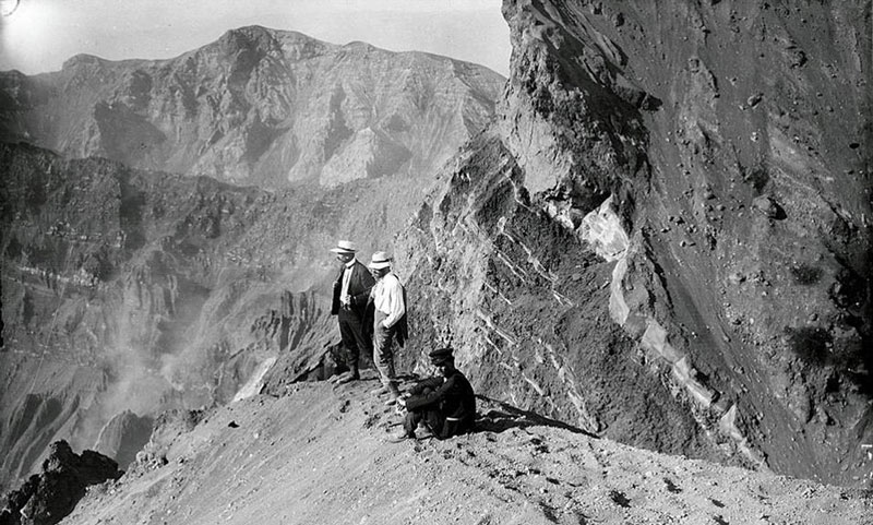 Στον Μύτικα, ο καθένας με την μπόρεση του…