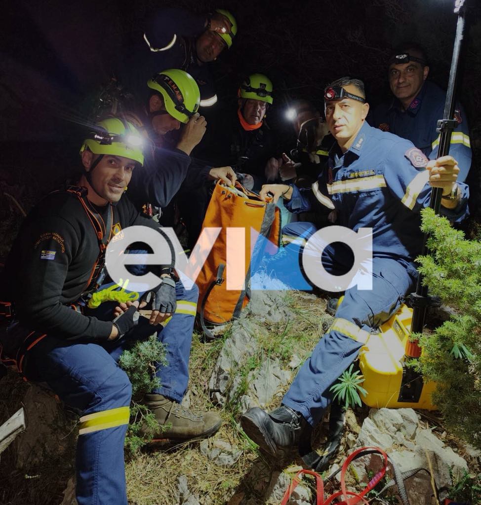 Μεγάλη επιχείρηση διάσωσης κυνηγόσκυλου από την Πυροσβεστική στην Εύβοια