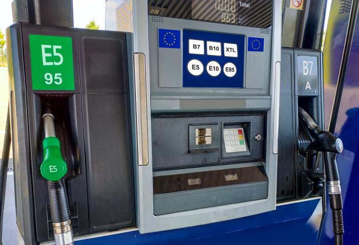 Με τιμή 0,8 ευρώ το λίτρο η νέα βενζίνη στην Ευρώπη -Ποια είναι