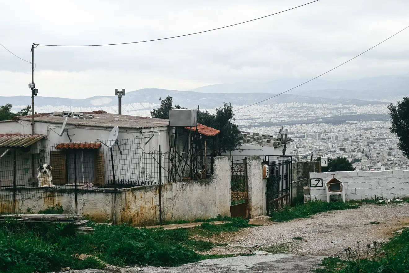 «Μας φάγανε οι αλεπούδες»: Ένα απόγευμα στο μοναδικό χωριό της Αθήνας