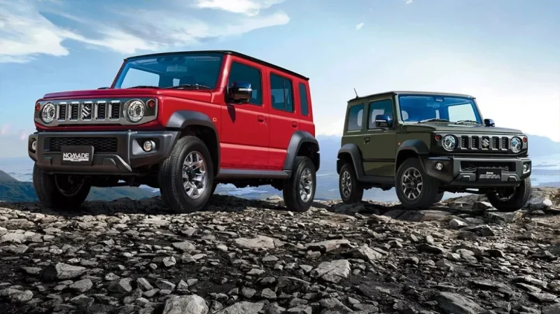 Το πεντάθυρο Suzuki Jimny γοητεύειΤο πεντάθυρο Suzuki Jimny γοητεύει Παρά το μέγεθός του, η Suzuki διασφαλίζει ότι το Nomade διατηρεί τις εκτός δρόμου ικανότητες του αρχικού μοντέλου. Διατηρεί την απόσταση από το έδαφος των 210 χιλιοστών και τις γωνίες προσέγγισης/διαφυγής, αν και η γωνία ράμπας του είναι ελαφρώς μειωμένη λόγω του επιπλέον μήκους. Κάτω από το καπό, το Nomade τροφοδοτείται από έναν ατμοσφαιρικό βενζινοκινητήρα 1,5 λίτρων, ο οποίος αποδίδει 105 ίππους και 134 Nm ροπής. Διατίθεται είτε με χειροκίνητο κιβώτιο πέντε ταχυτήτων είτε με αυτόματο κιβώτιο τεσσάρων ταχυτήτων, και τα δύο σε συνδυασμό με το κλασικό σύστημα 4WD. Το πεντάθυρο Suzuki Jimny γοητεύει