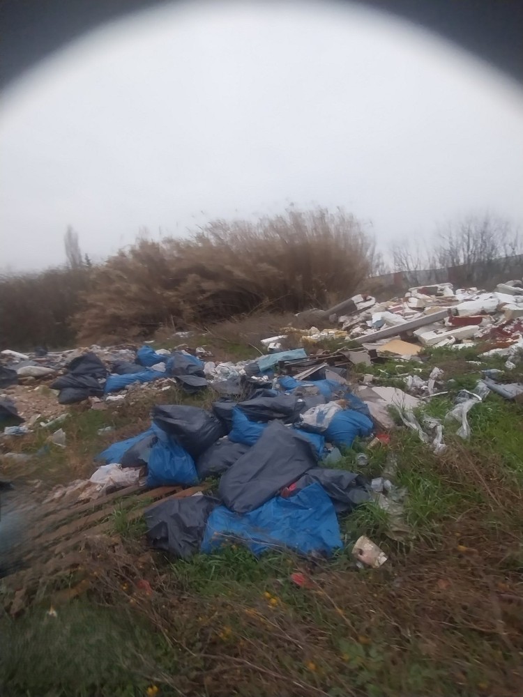 Θεσσαλονίκη: Οδηγός φορτηγού πετούσε ανεξέλεγκτα στερεά απόβλητα σε περιοχή NATURA