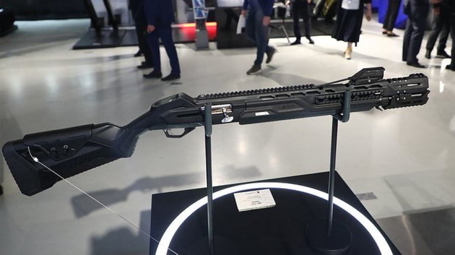 Η Kalashnikov έστειλε στους Ρώσους στρατιώτες τα κυνηγετικά τουφέκια MP-155 12 για το μέτωπο