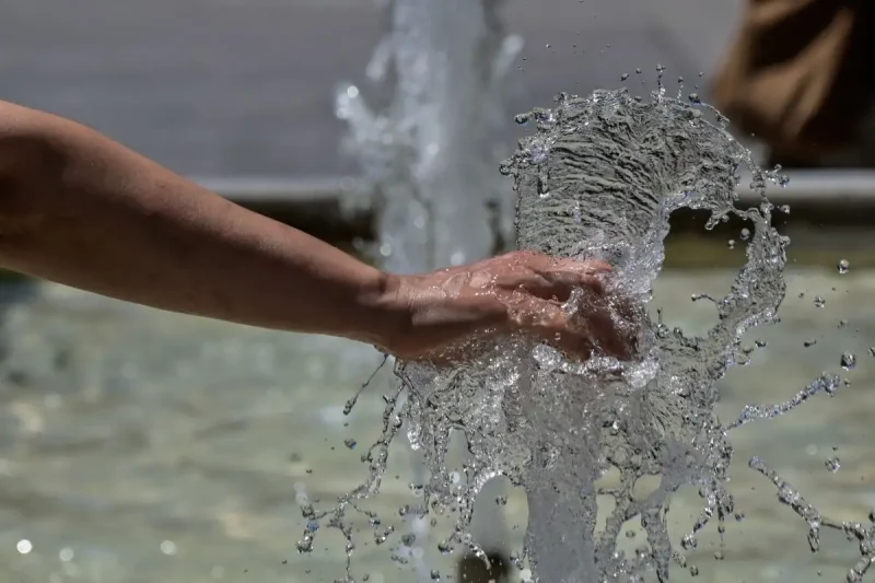 Καιρός 25/7/2025: Κόκκινος συναγερμός με θερμοκρασίες έως 44 βαθμούς Κελσίου – Έκτακτο δελτίο επικίνδυνων καιρικών φαινομένων