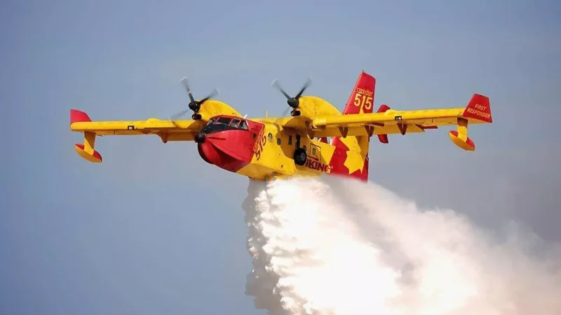Η Ελλάδα περιμένει με αγωνία τα νέα Canadair που έχει ήδη παραγγείλει, γνωρίζοντας ότι κάθε προσθήκη στον στόλο της αεροπυρόσβεσης είναι πολύτιμη. Αλλά…