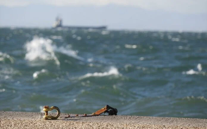 Καιρός 9/8/2025 : Θυελλώδεις βόρειοι βορειοανατολικοί άνεμοι έως 8 μποφόρ και θερμοκρασία έως 38 βαθμούς