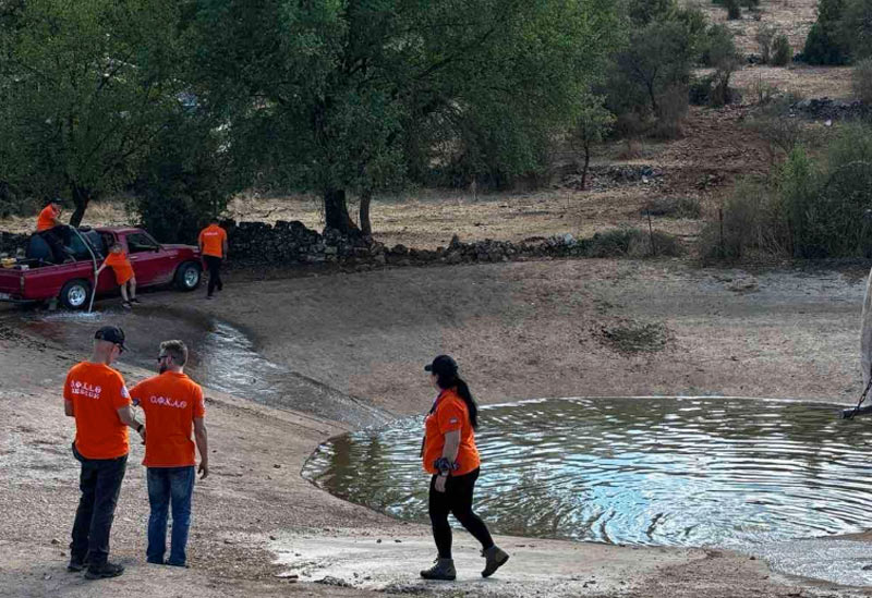 Νερό για τα άλογα στο Ασβεστοχώρι ..... με τη συνδρομή της Εθελοντικής Ομάδας Ο.Φ.Κ.Α.Θ!