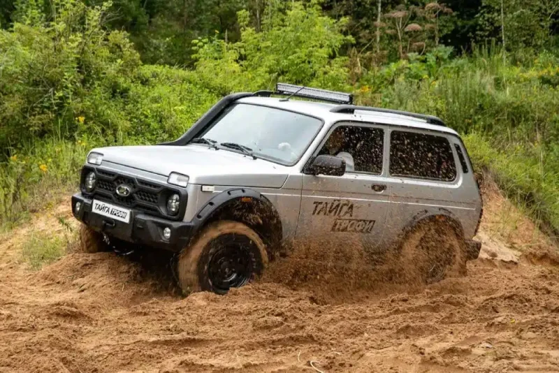 Βασιλιάς της ζούγκλας το Lada Niva Tayga