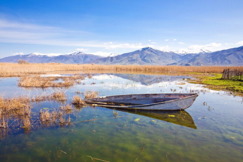 3-boat-in-lake-prespes Ο αργός θάνατος των Πρεσπών