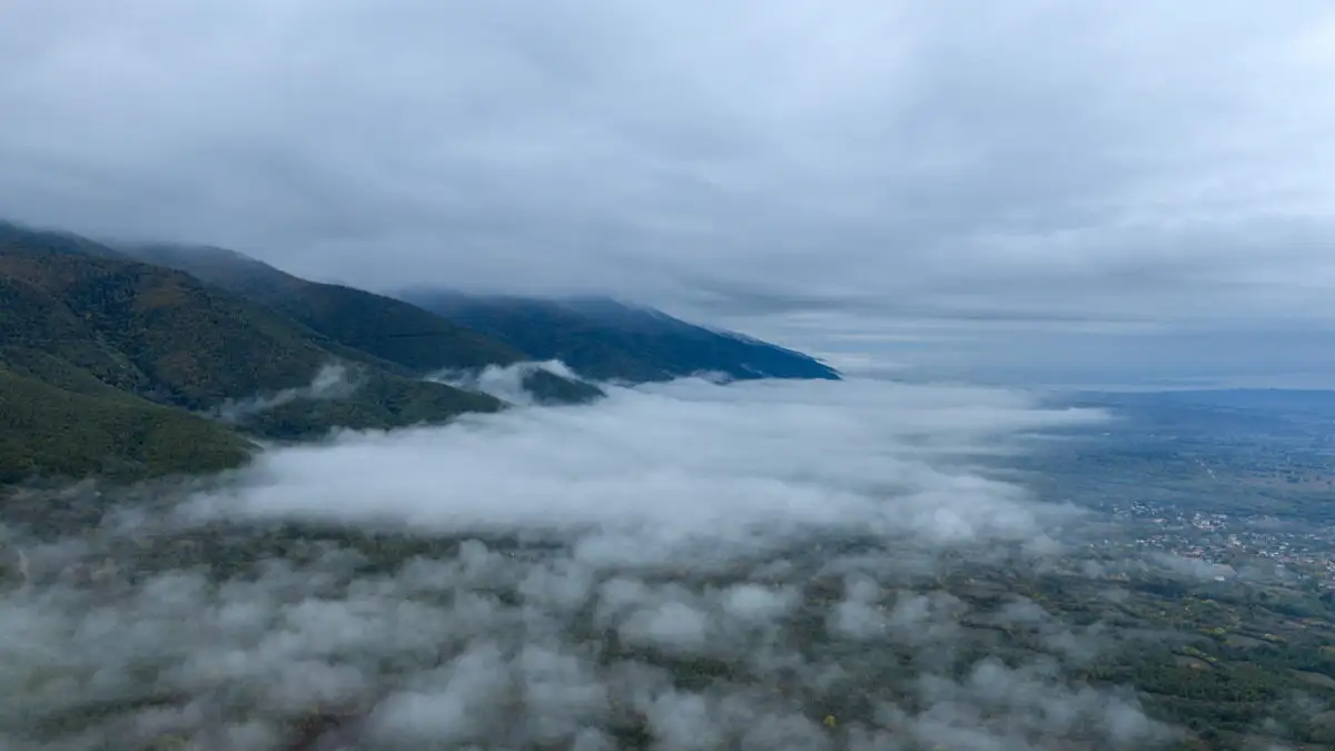 Καιρός 30/10/2025 : Γενικά αίθριος καιρός με αραιές νεφώσεις κατά τόπους πυκνότερες στα βορειοδυτικά