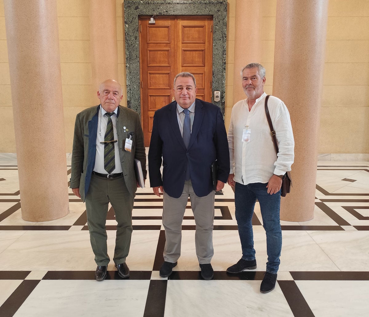 Συνάντηση ΚΣΕ με Ευριπίδη Στυλιανίδη για το άρθρο 24 Γιώργος Αραμπατζής, Νίκος Σταθόπουλος και Ευριπίδης Στυλιανίδης στη συνάντηση για το άρθρο 24