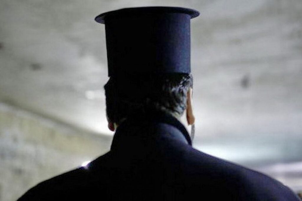 Ιερείς και κυνηγετικά όπλα – Το θέμα στη Βουλή